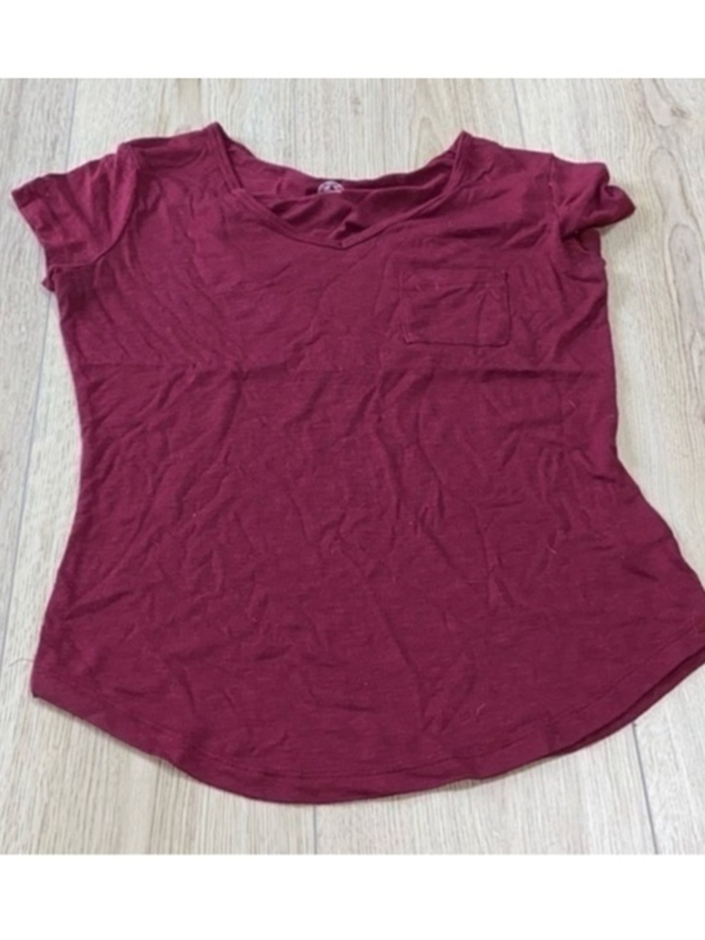 So perfect v neck Burgundy red short sleeve shirt top